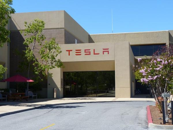 Tesla откроет в России представительство и несколько сервисов